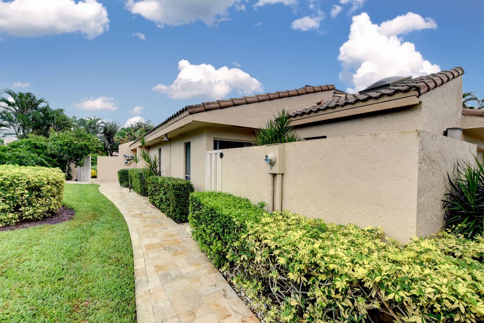 19508 Bay View Road Boca Raton, FL 33434 - Photo 4 of 77 Pathway to front entrance