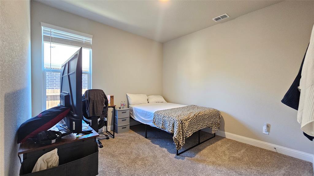 1405 Razorbill Road Denton, TX 76205 - Photo 36 of 40 a room with a bed and a window