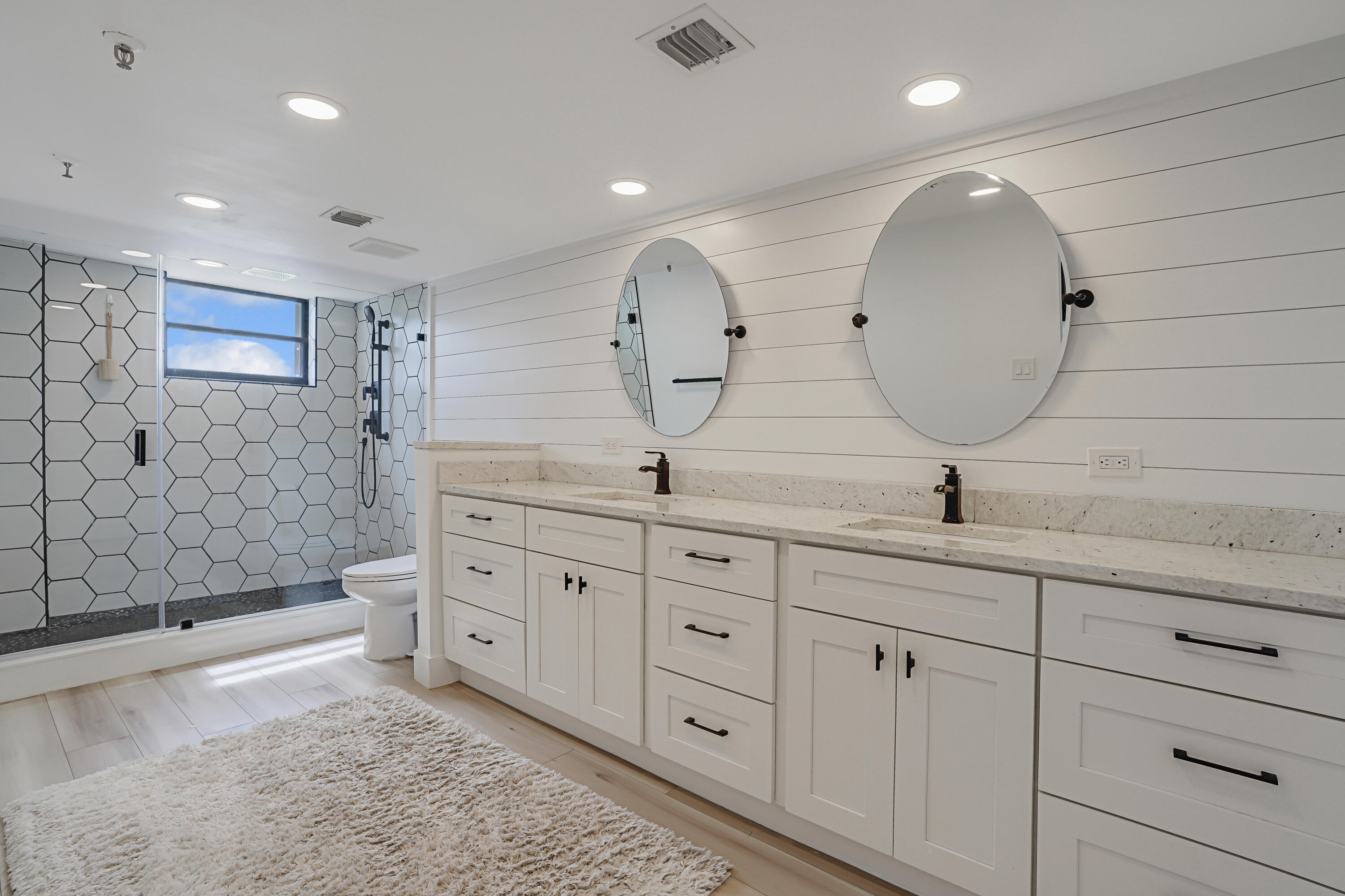 374 Golfview Road, Unit 602 North Palm Beach, FL 33408 - Photo 12 of 15 374 Golfview Rd 602