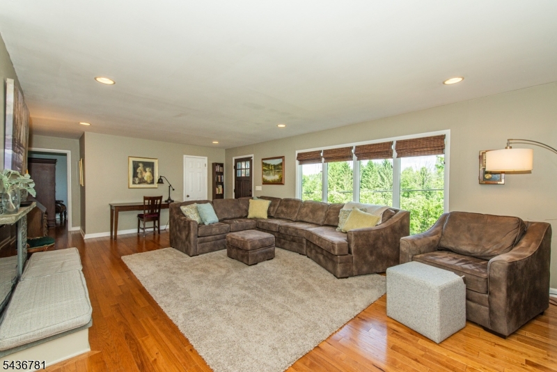 327 Pleasant Hill Road Flanders, NJ 07836 - Photo 6 of 46