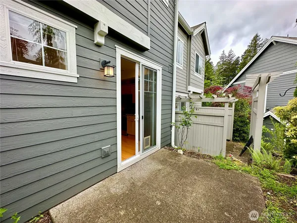 $2,900 | 4152 248th Court Southeast, Unit 69, Issaquah, WA 98029