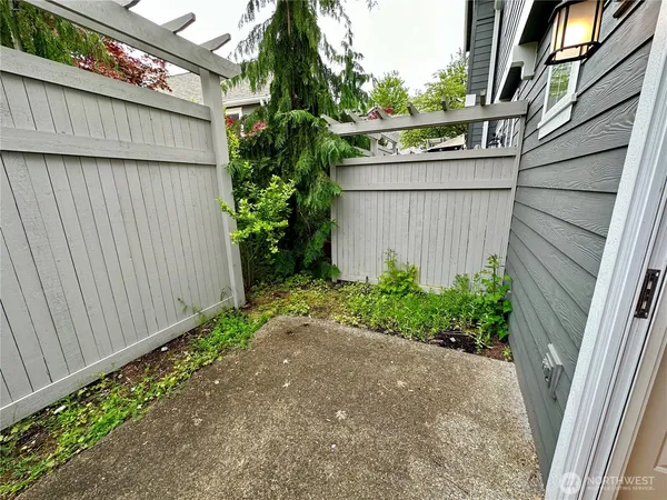 $2,900 | 4152 248th Court Southeast, Unit 69, Issaquah, WA 98029