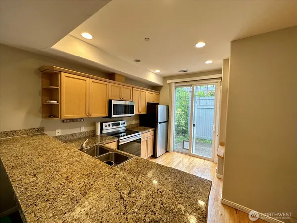 $2,900 | 4152 248th Court Southeast, Unit 69, Issaquah, WA 98029