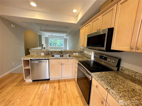 $2,900 | 4152 248th Court Southeast, Unit 69, Issaquah, WA 98029