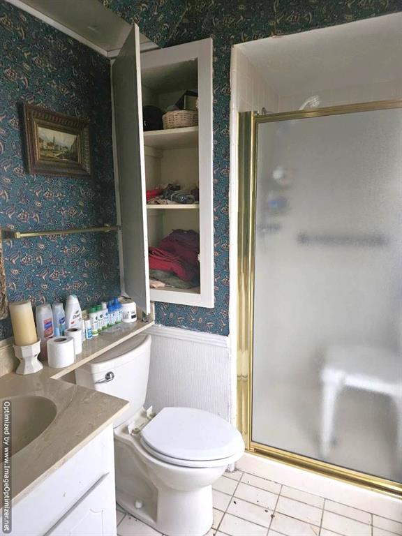 7510 Ridgewick Drive Dallas, TX 75217 - Photo 19 of 21 Bathroom to 2nd primary bedroom