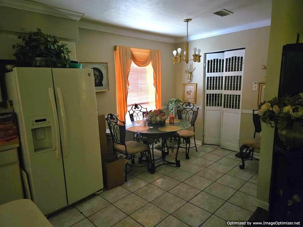 7510 Ridgewick Drive Dallas, TX 75217 - Photo 8 of 21 Kitchen dining area