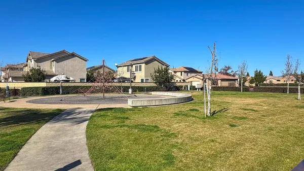$379,000 | 3031 Glacier Lane, Clovis, CA 93619