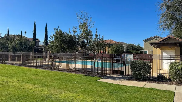 $379,000 | 3031 Glacier Lane, Clovis, CA 93619