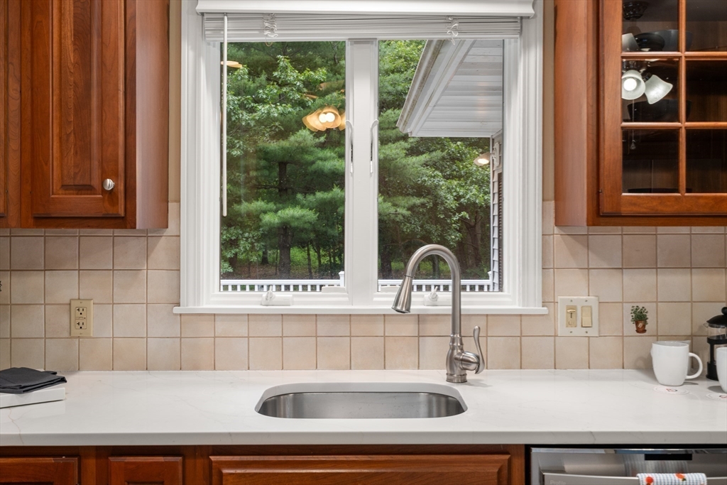 423 Grove Street Reading, MA 01867 - Photo 14 of 35 Gallery Image 14