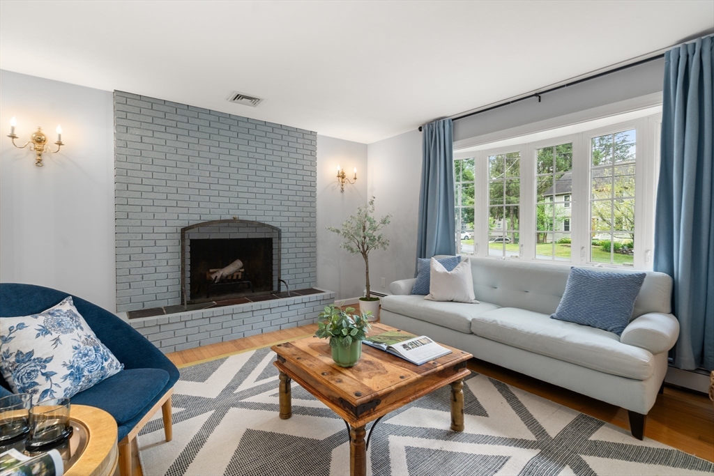 423 Grove Street Reading, MA 01867 - Photo 4 of 35 Gallery Image 4