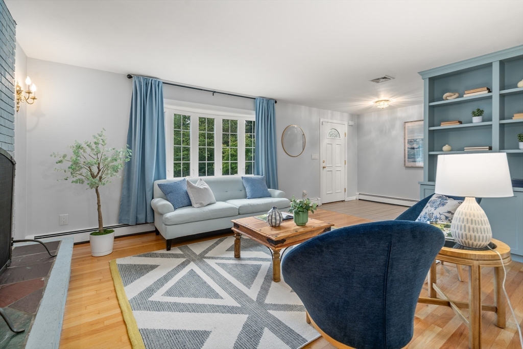 423 Grove Street Reading, MA 01867 - Photo 5 of 35 Gallery Image 5