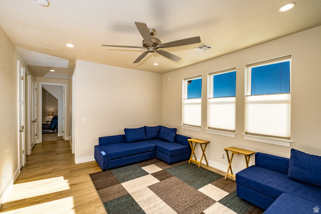 1283 North Gallen Road Santa Clara, UT 84765 - Photo 39 of 103 Living room featuring light wood finished floors, recessed lighting, and ceiling fan