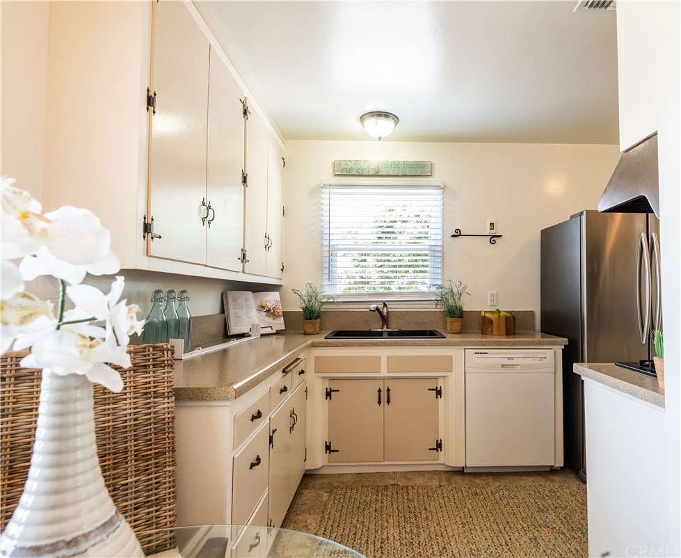 98 Calle Mayor Redondo Beach, CA 90277 - Photo 21 of 33