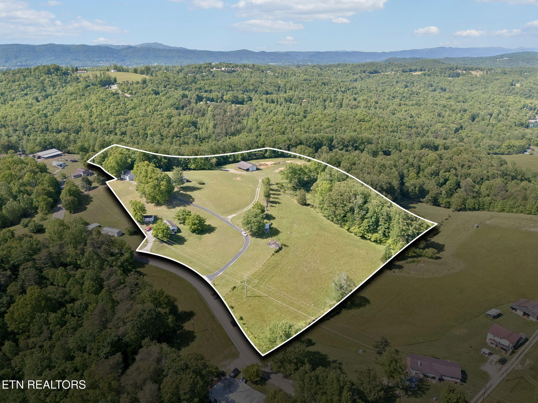 2245 Pinecrest Road Jacksboro, TN 37757 - Photo 3 of 60 72-2245 Pinecrest Rd - 072 - 1