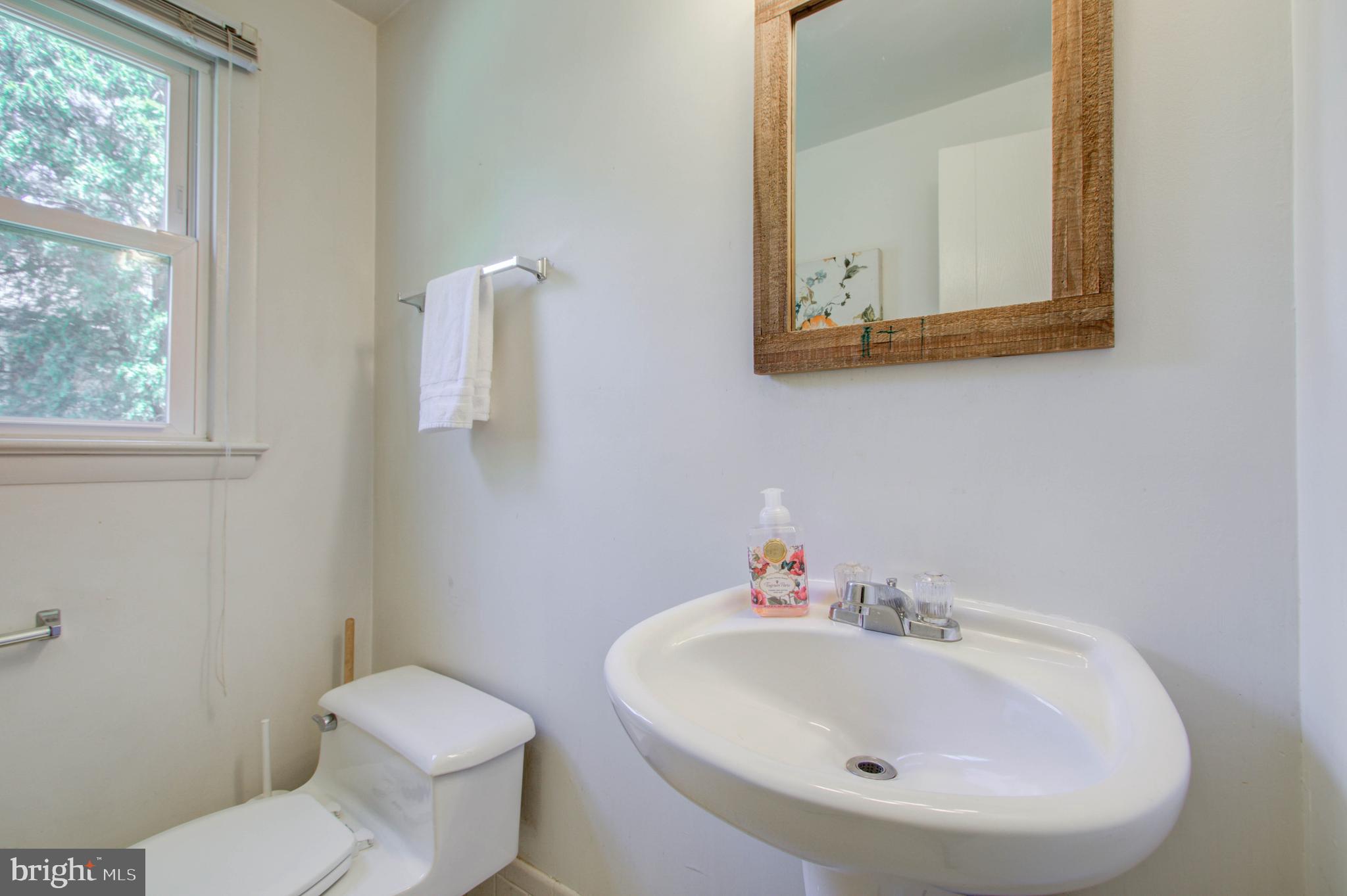 8709 Rayburn Road Bethesda, MD 20817 - Photo 7 of 33 Gallery Image 7