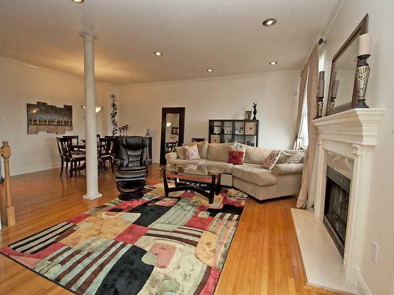 2366 Hilltop Road Presto, PA 15142 - Photo 3 of 23 Living Room.
