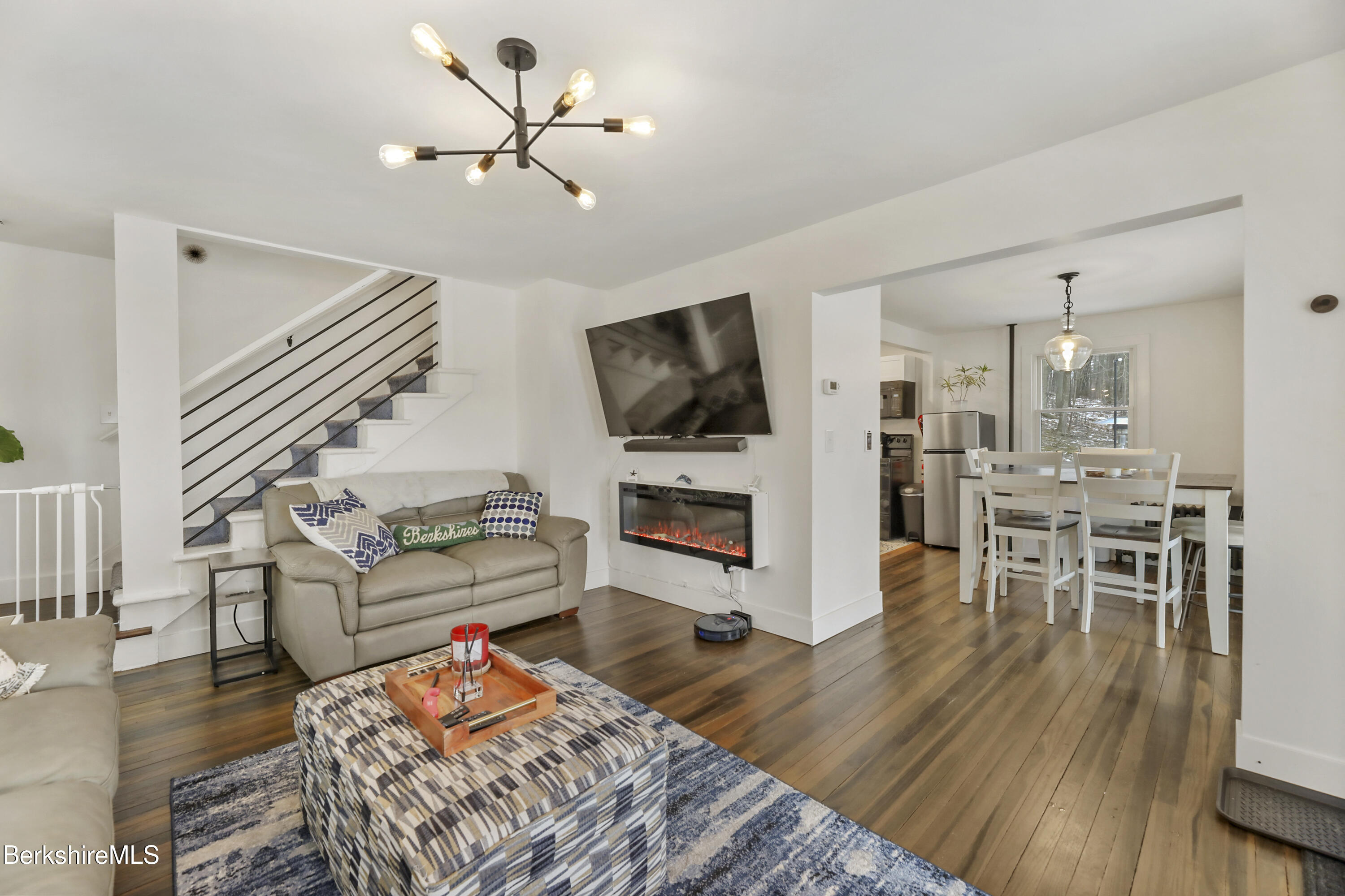 1526 North Street Pittsfield, MA 01201 - Photo 6 of 20 a living room with furniture and a flat screen tv