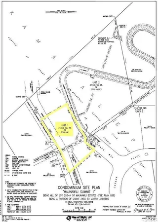 a black and white photo of a living room