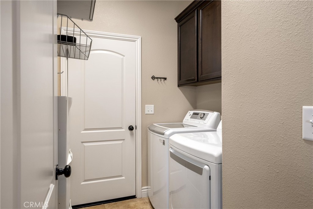 2775 Levi Lane Chico, CA 95973 - Photo 18 of 34 a utility room with dryer and washer