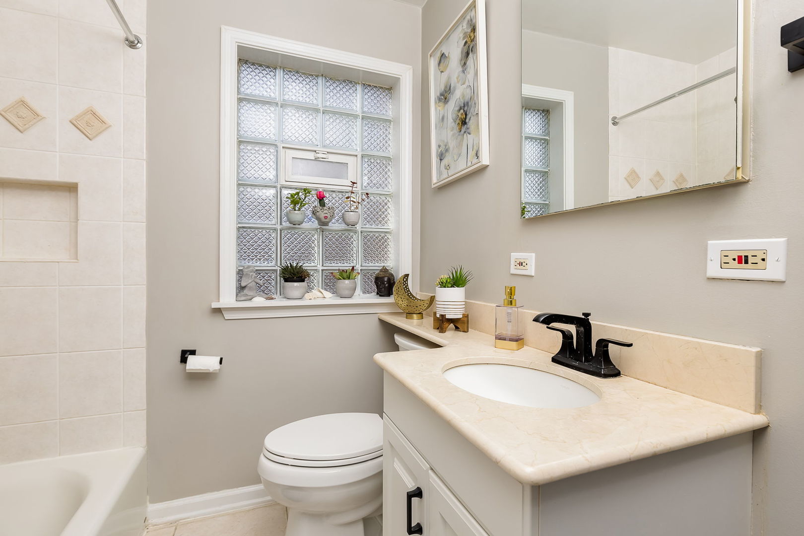 5404 North Nagle Avenue Chicago, IL 60630 - Photo 14 of 28 Gallery Image 14