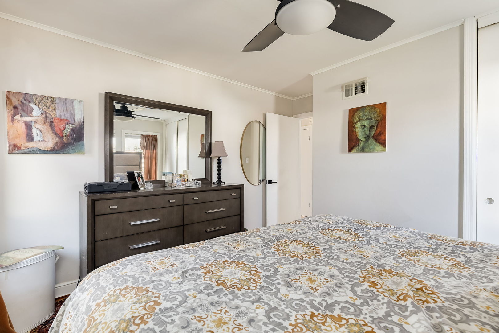 5404 North Nagle Avenue Chicago, IL 60630 - Photo 16 of 28 Gallery Image 16