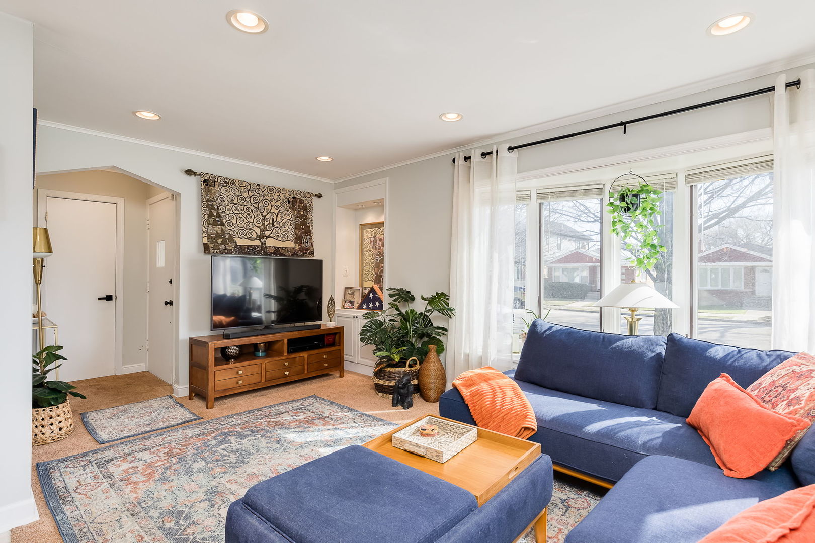 5404 North Nagle Avenue Chicago, IL 60630 - Photo 2 of 28 Gallery Image 2