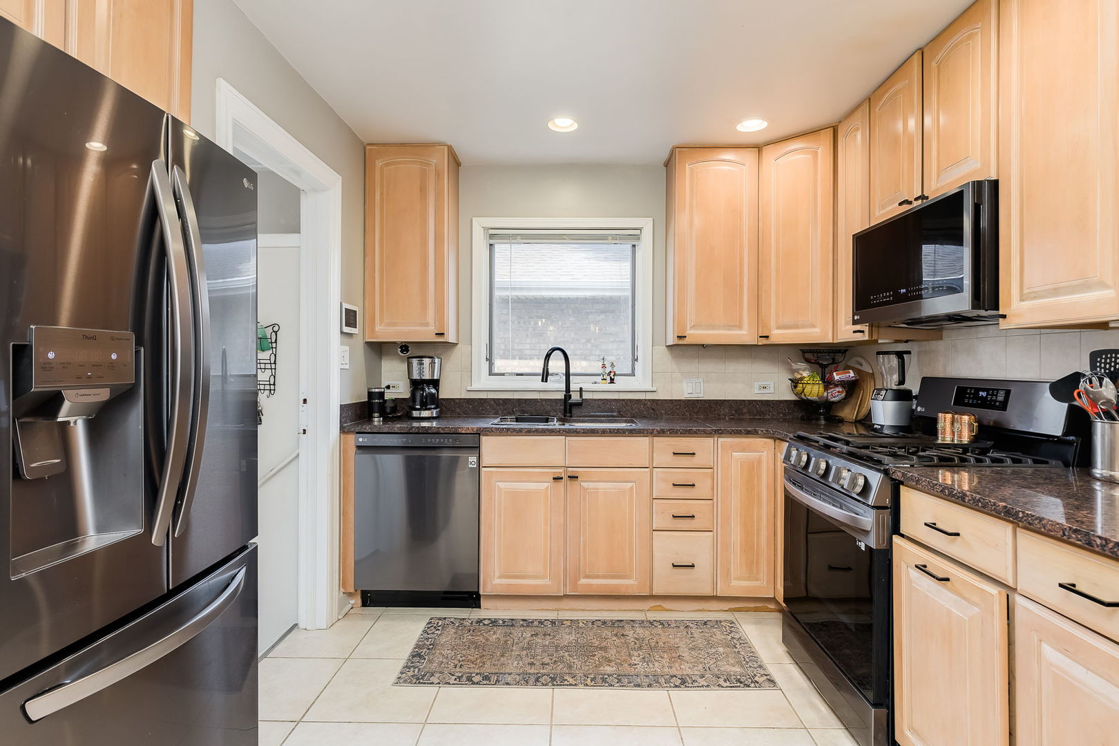5404 North Nagle Avenue Chicago, IL 60630 - Photo 7 of 28 Gallery Image 7