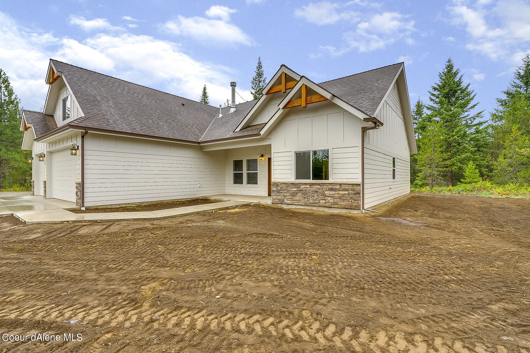 L1-b8 North Eclipse Road Rathdrum, ID 83858 - Photo 3 of 33 Front-Photo of Similar Home