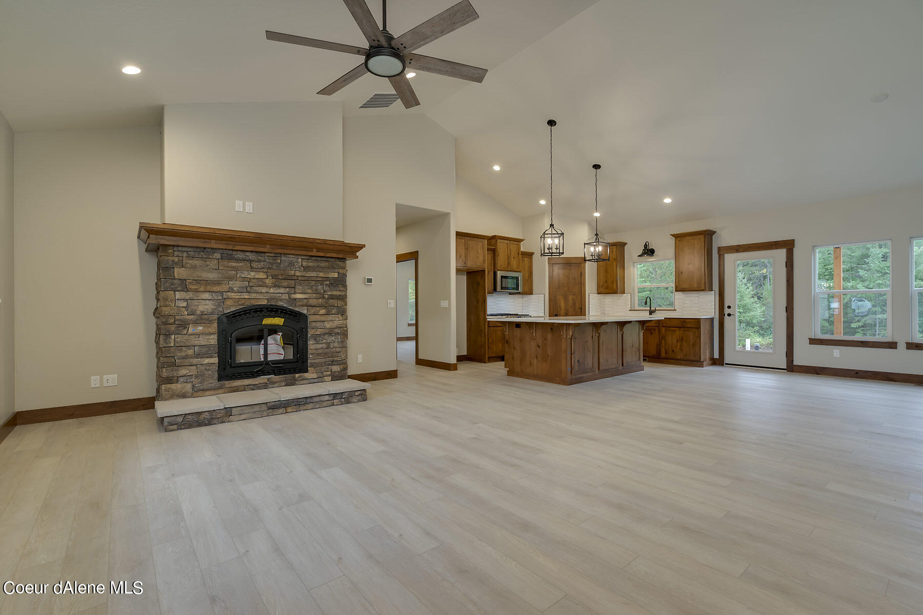 L1-b8 North Eclipse Road Rathdrum, ID 83858 - Photo 5 of 33 Front-Photo of Similar Home