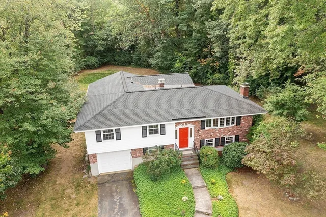 $825,000 | 10 Brook Street, Chelmsford, MA 01824