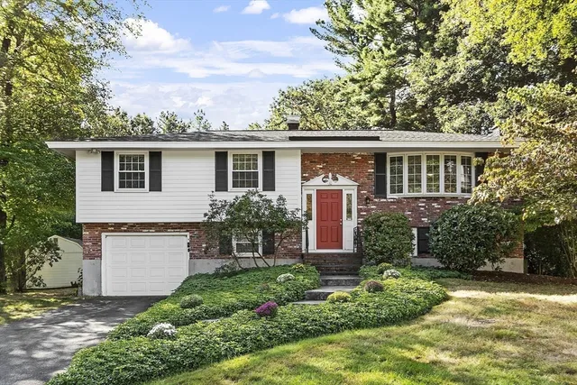 $825,000 | 10 Brook Street, Chelmsford, MA 01824