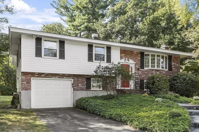 $825,000 | 10 Brook Street, Chelmsford, MA 01824