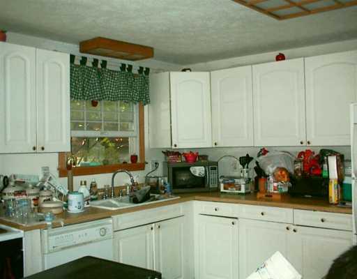 43 Old Plank Road Butler, PA 16001 - Photo 4 of 6 Kitchen.