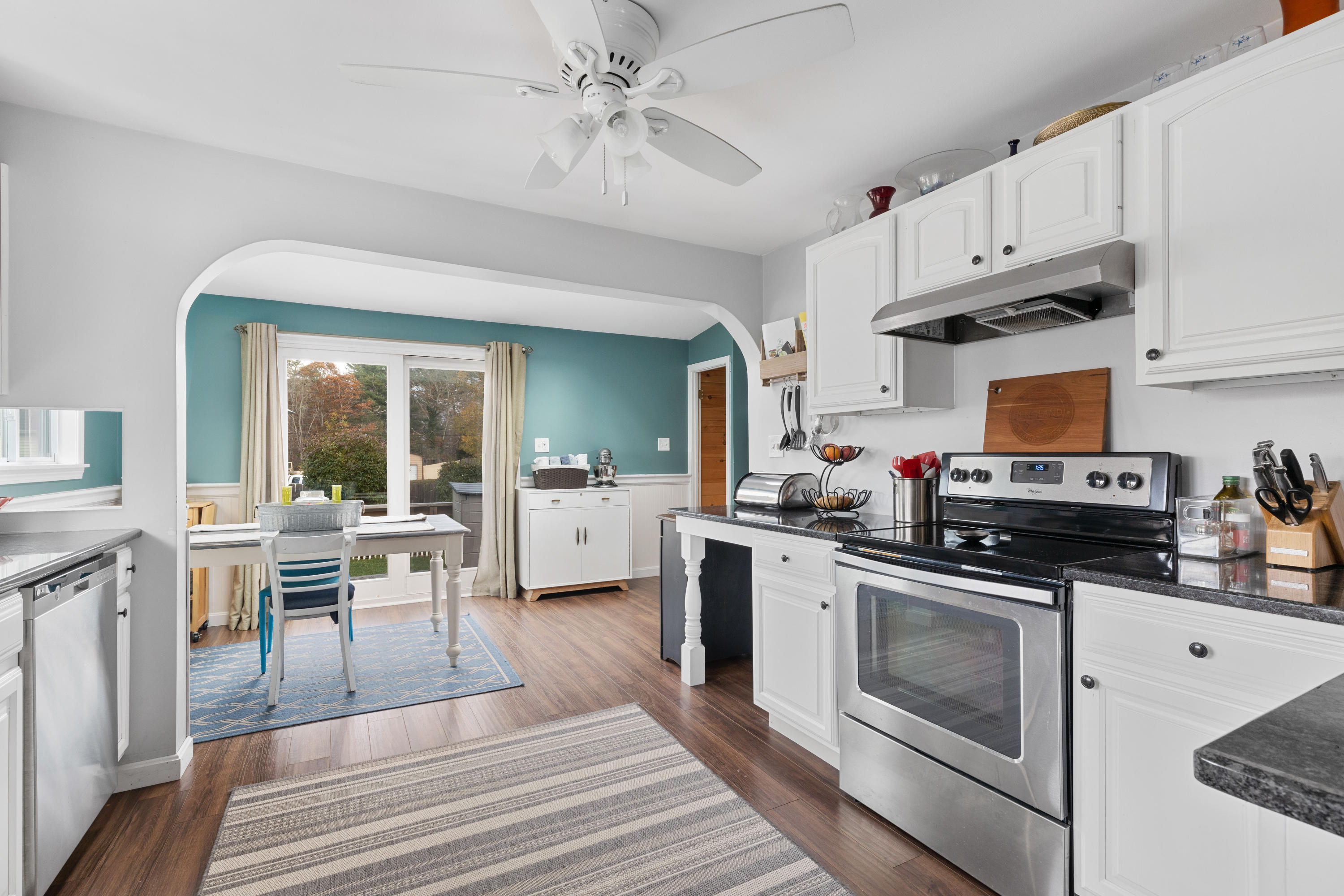 40 Bayhead Shores Road Buzzards Bay, MA 02532 - Photo 10 of 26 40BayLR-10