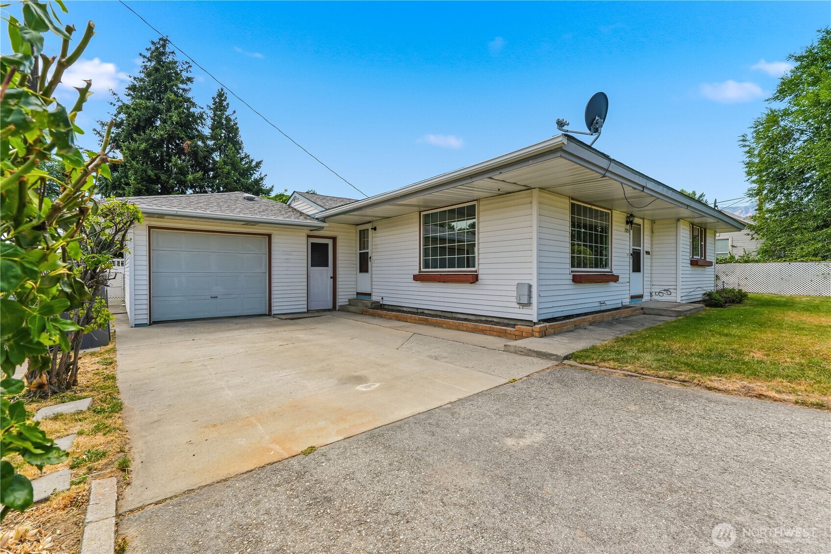 1325 9th Street Wenatchee, WA 98801 - Photo 2 of 21
