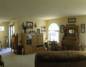 9325 West Desert Inn Road, Unit 163 Las Vegas, NV 89117 - Photo 3 of 7 Living Room.