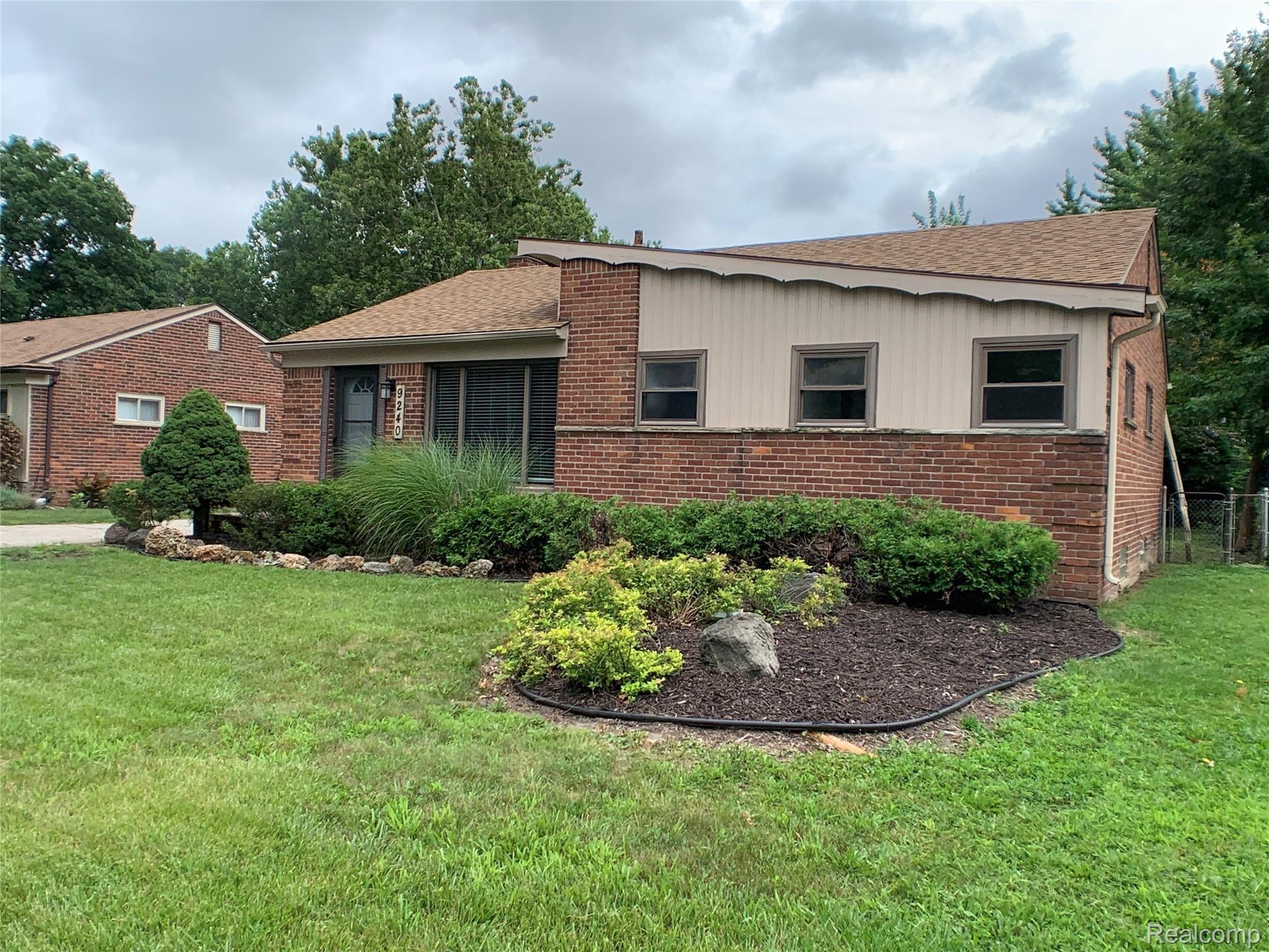 9240 Merriman Road Livonia, MI 48150 - Photo 1 of 19 D3B646CC-5760-412C-9D28-C33E459B7249.jpeg