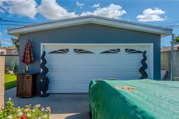 $829,000 | 128 East 67th Way, Long Beach, CA 90805