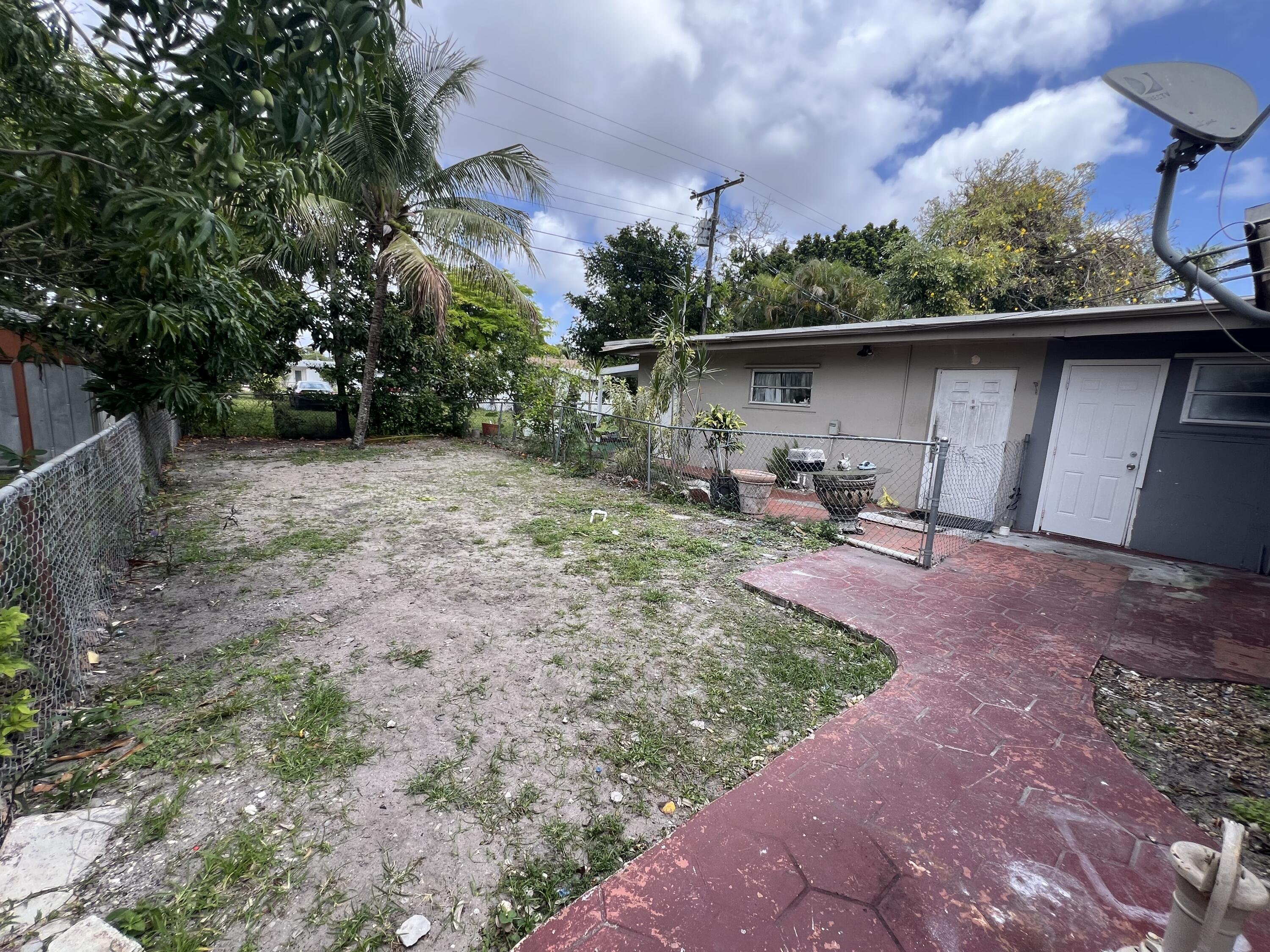6129 Funston Street Hollywood, FL 33023 - Photo 17 of 18 a backyard of a house with table and chairs