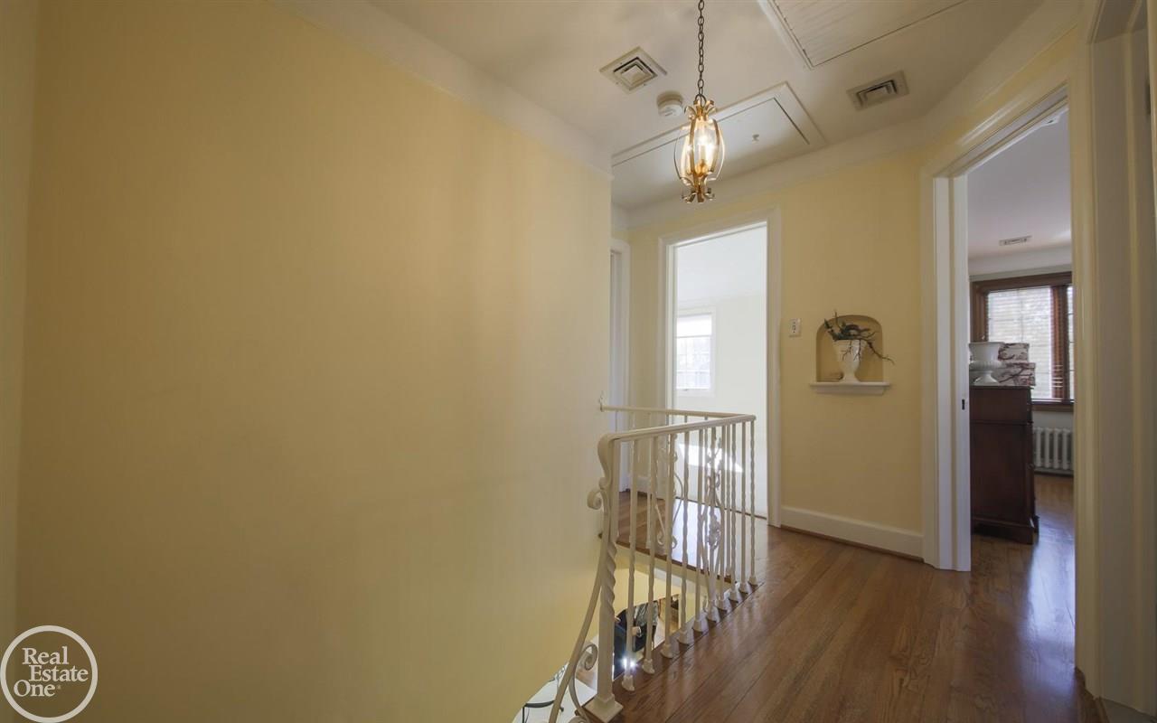 1712 Broadstone Road Grosse Pointe Woods, MI 48236 - Photo 14 of 34