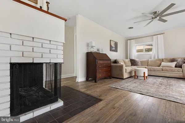 $299,900 | 81 Kenmar Drive, Newark, DE 19713