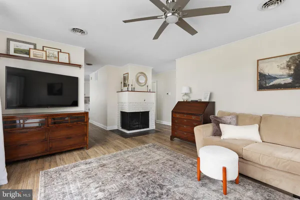 $299,900 | 81 Kenmar Drive, Newark, DE 19713