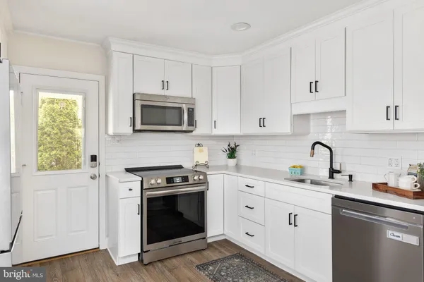 $299,900 | 81 Kenmar Drive, Newark, DE 19713