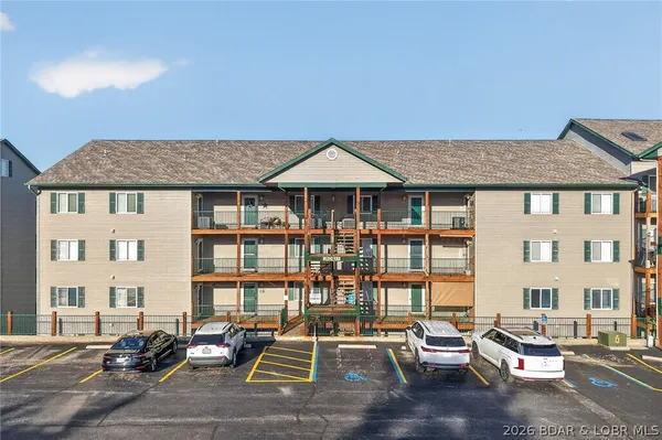 $254,900 | 133 Cedar Glen Drive, Unit 2B, Camdenton, MO 65020