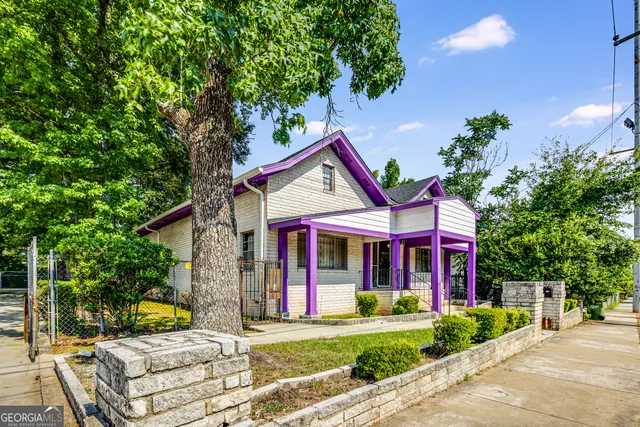 a view of outdoor space yard and porch