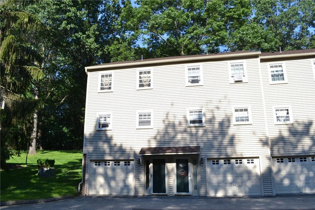 a view of a house with backyard