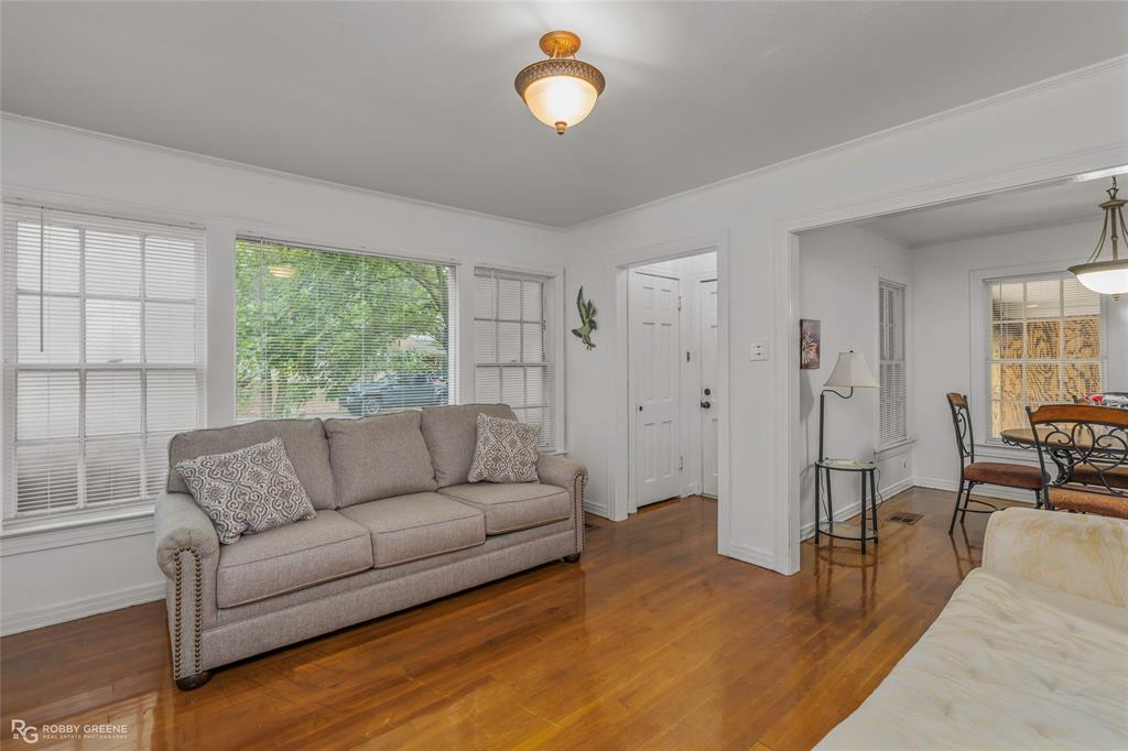 515 Davis Street Minden, LA 71055 - Photo 7 of 28 a living room with furniture and a large window
