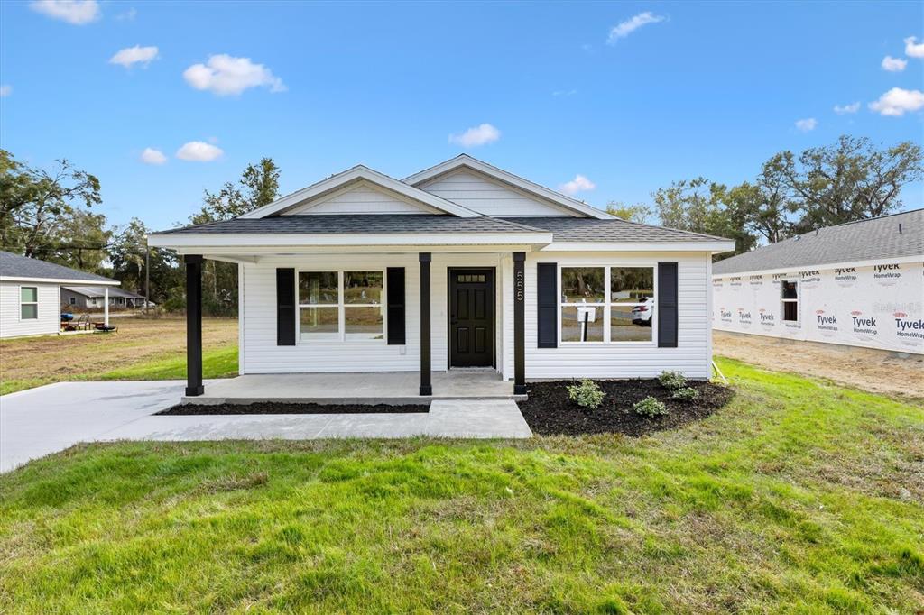 a view of front of house with a yard