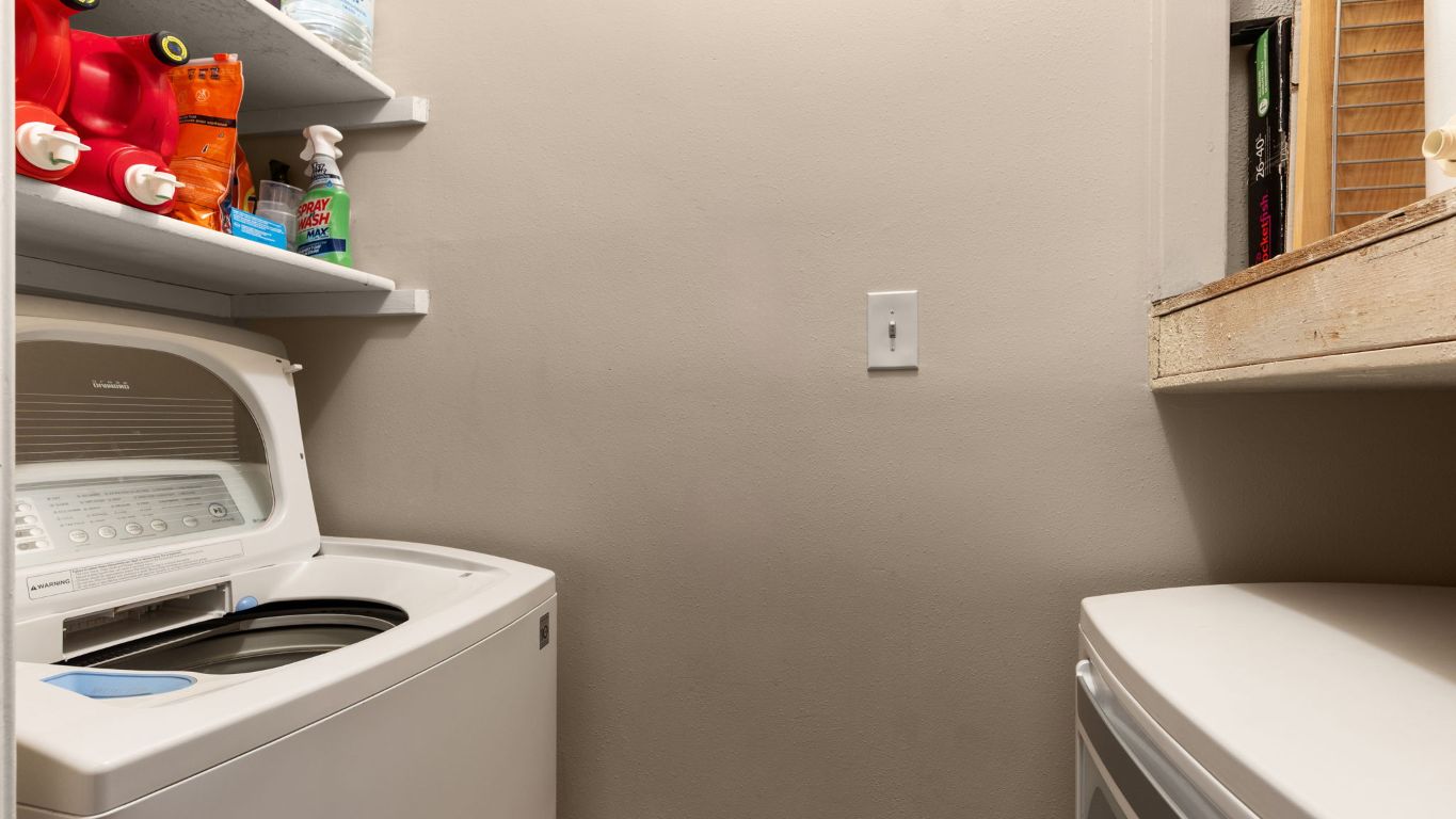 807 West 25th Street, Unit 207 Austin, TX 78705 - Photo 16 of 25 a utility room with dryer and washer