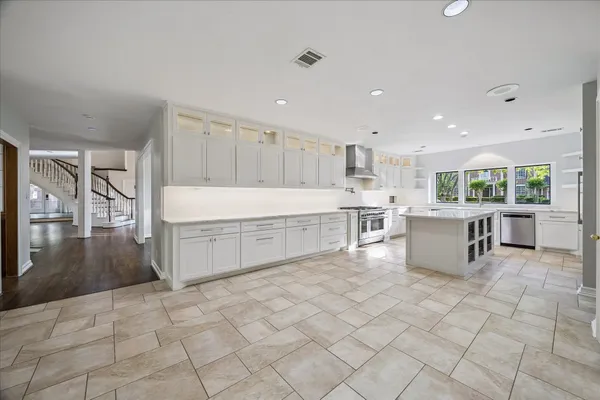 $1,340,000 | 15410 Brandonwood Court, Houston, TX 77069